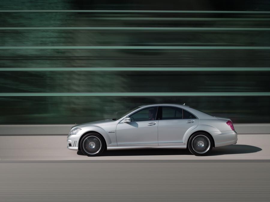  Mercedes-Benz S63 AMG 2010 года  (фото 8 из 24)